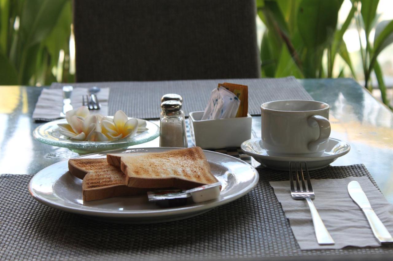 Adi Dharma Hotel Legian Bagian luar foto