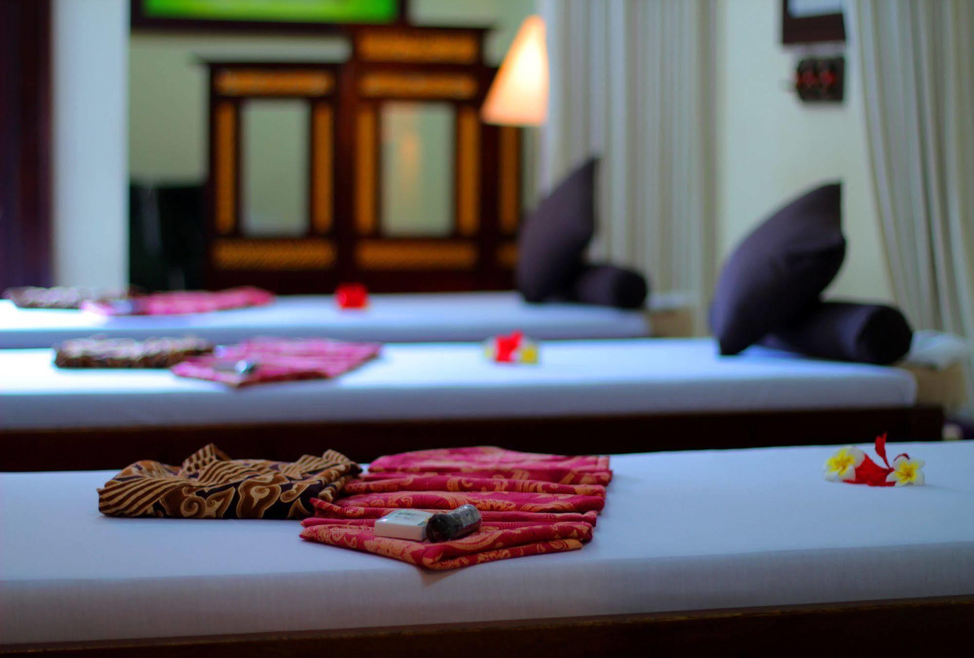 Adi Dharma Hotel Legian Bagian luar foto