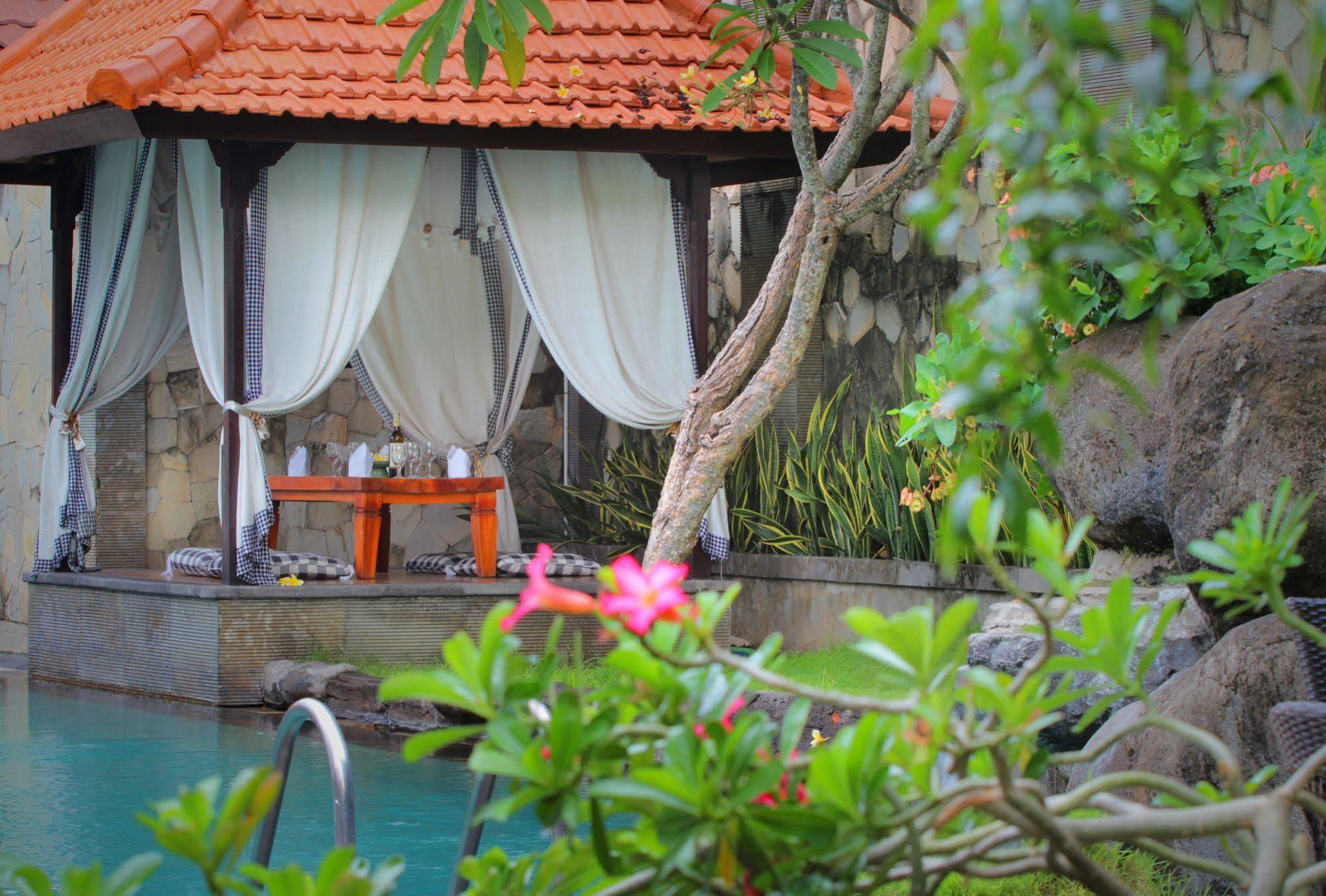Adi Dharma Hotel Legian Bagian luar foto